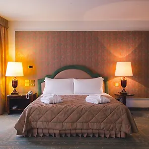 Grand Excelsior Hotel